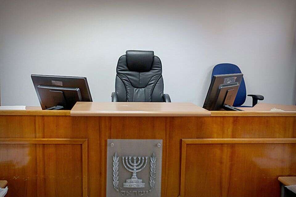 בית משפט (ארכיון) , אורן בן חקון