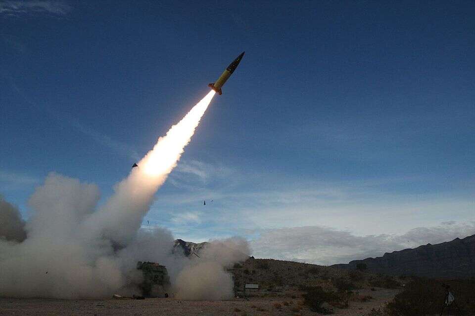 שיגור טיל ATACMS מתוצרת ארצות הברית ,
