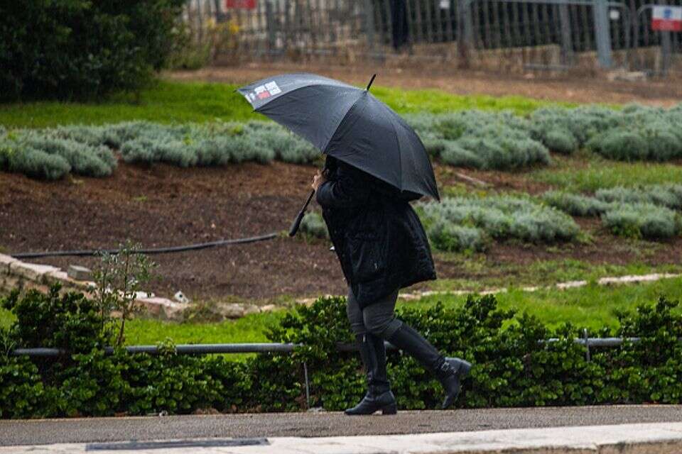 גשם , אורן בן חקון