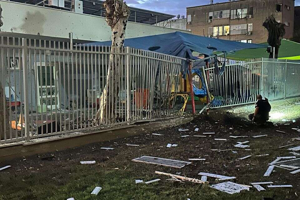 פגיעה ישירה בגן ילדים בעכו ׁ(ארכיון) , דוברות עיריית עכו