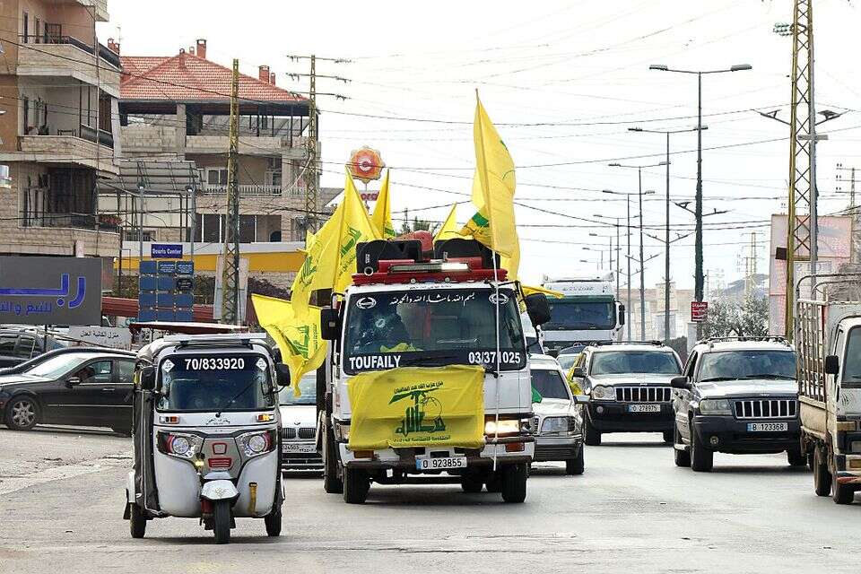 משאית מעוטרת דגלי חיזבאללה בלבנון, היום , אי.אף.פי