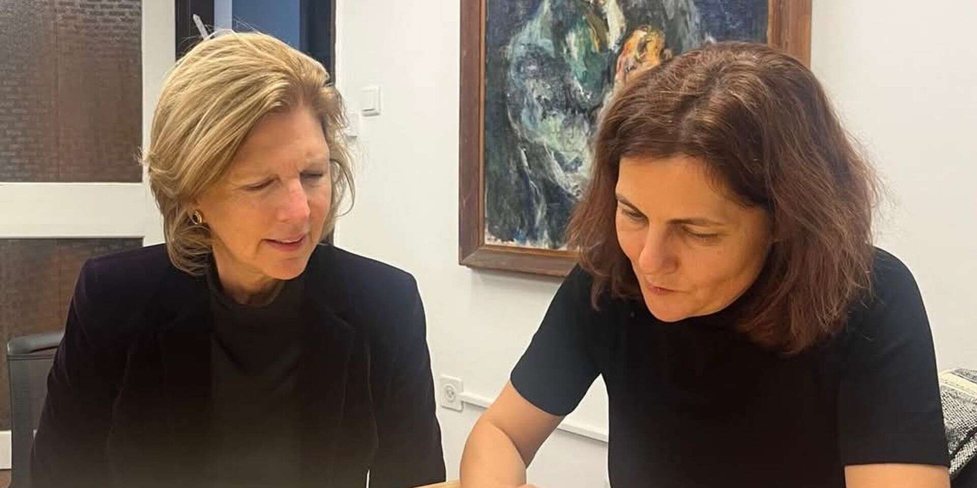 סלבנה גרגובה, שגרירת בולגריה בישראל עם ניבה פון וייזל, יו"ר מכון ז'בוטינסקי , קרדיט מכון ז׳בוטינסקי