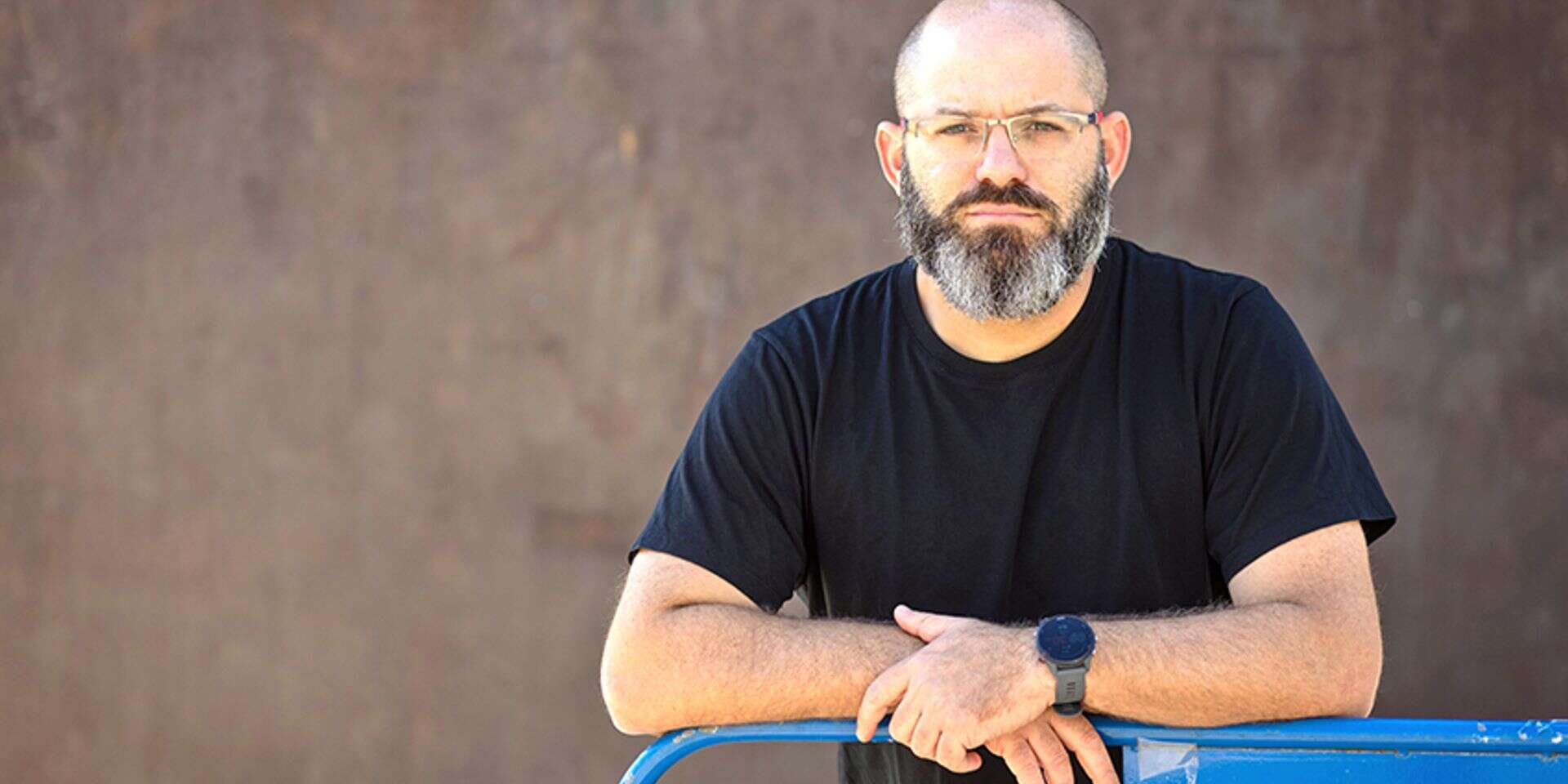 ניר הירשמן רוב. "חבר אמר לי שלא משנה מה - לא הייתי נבחר. 'אם היית נבחר, הכוחות העצומים שהיו מופעלים עליך היו גומרים עליך'. אז במקום - יצא ספר" , אריק סולטן