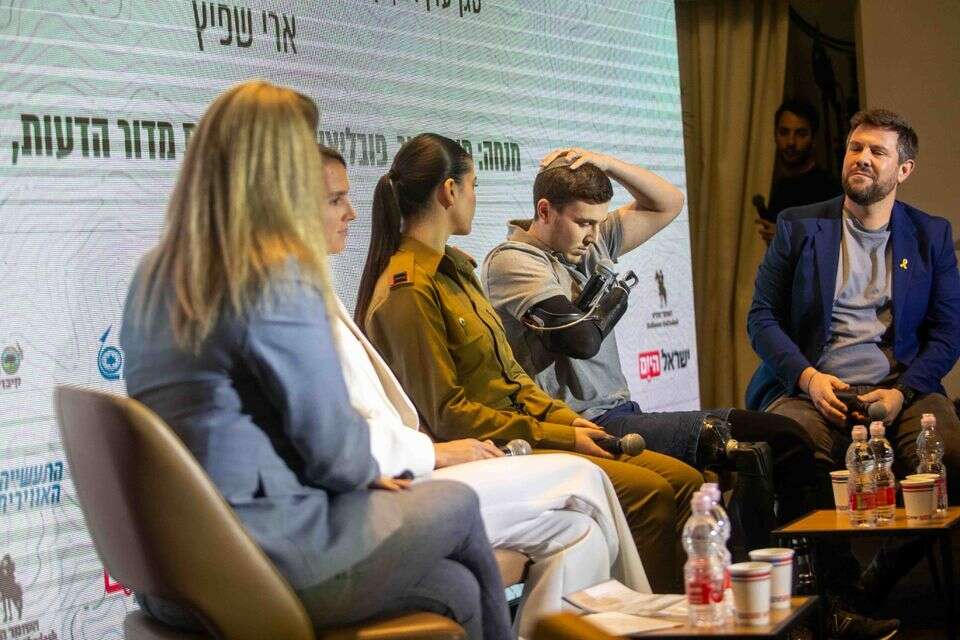 סמ''ר במיל' ארי שפיץ, שנפצע באורח אנוש בקרבות בעזה ואיבד שתי רגליים ויד , אורן בן חקון