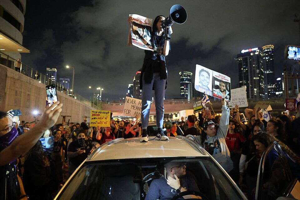 עינב צנגאוקר במהלך הפגנה לשחרור החטופים (ארכיון) , אי.אף.פי