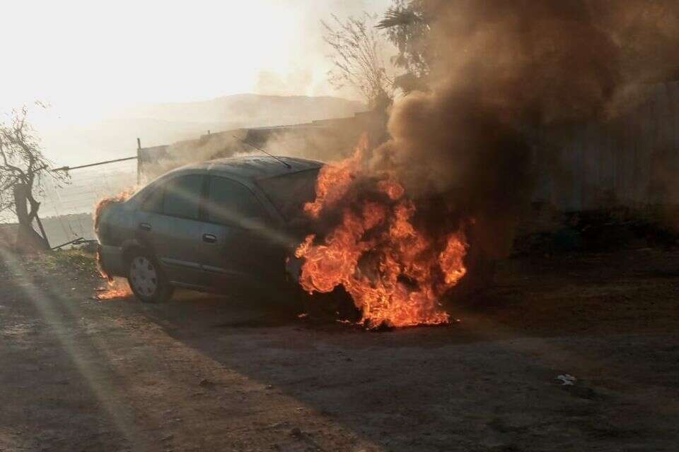 רכב שרוף כתוצאה מההתפרעויות , ללא