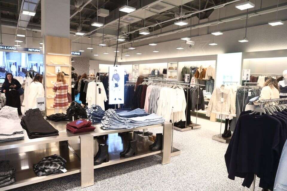עיצוב מחודש לחנויות הדגל בקניון עופר פתח תקווה , אסף לב
