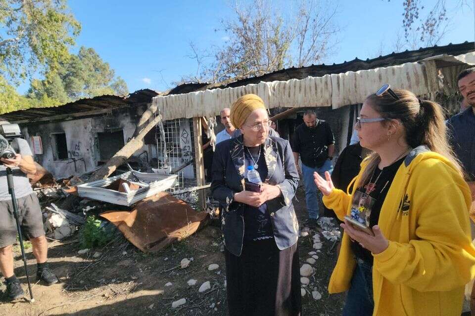 השרה אורית סטרוק בביקור בניר עוז , ללא