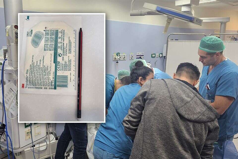 העיפרון שננעץ בגבה השמאלית של הילדה , ללא