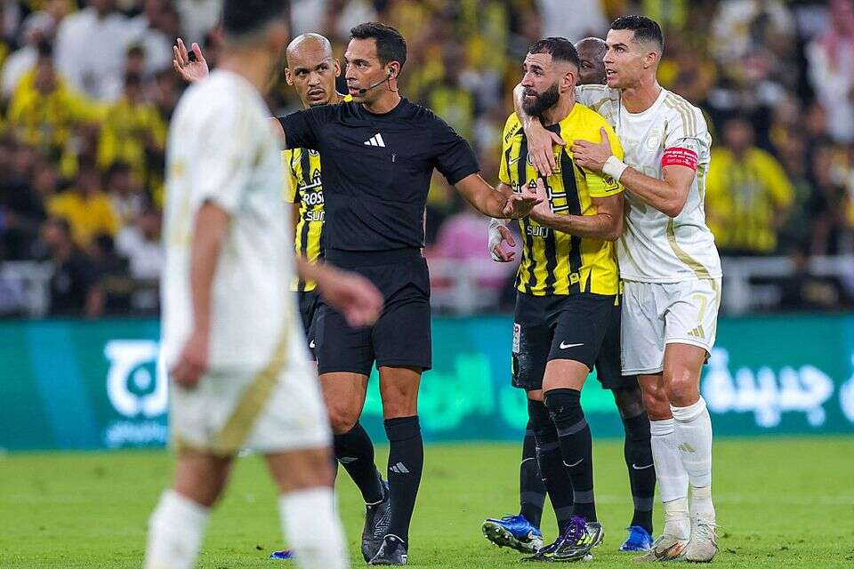 רונאחלדו ובנזמה צמודים. רק אחד מהם חייך בסיום , אי.אף.פי