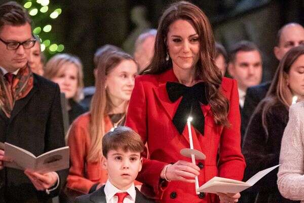 הנסיכה קייט מידלטון בפתיחת אירועי חג המולד 2024 , Aaron Chown/Pool Photo via AP