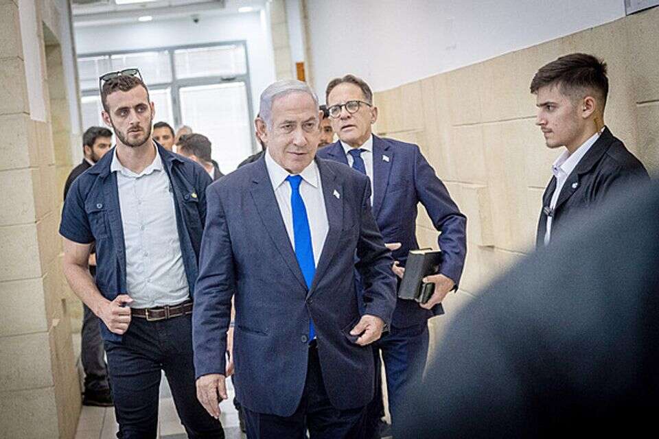 נתניהו בבית המשפט בעת פרשת התביעה , יונתן זינדל/פלאש90
