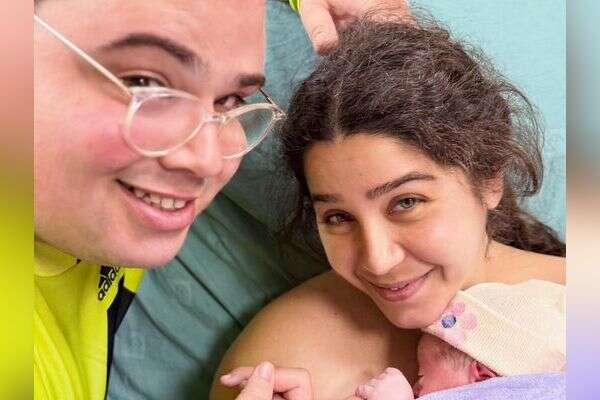 אוראל צברי וסיון תם חובקים בן , פרטי