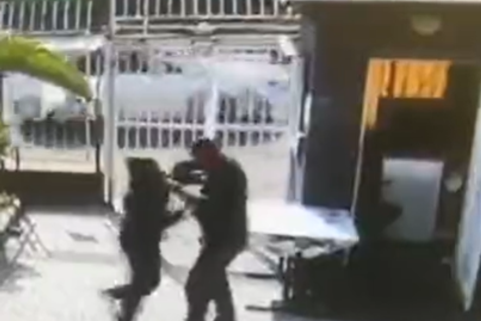 אירוע הדקירה בתחנת כרמיאל , צילום מסך