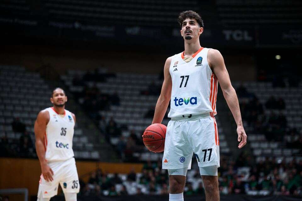בן שרף. ב-NBA ממשיכים לעקוב , אולם