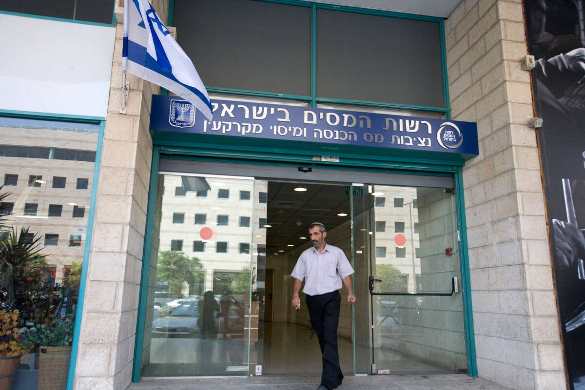 בניין רשות המיסים  , ליאור מזרחי