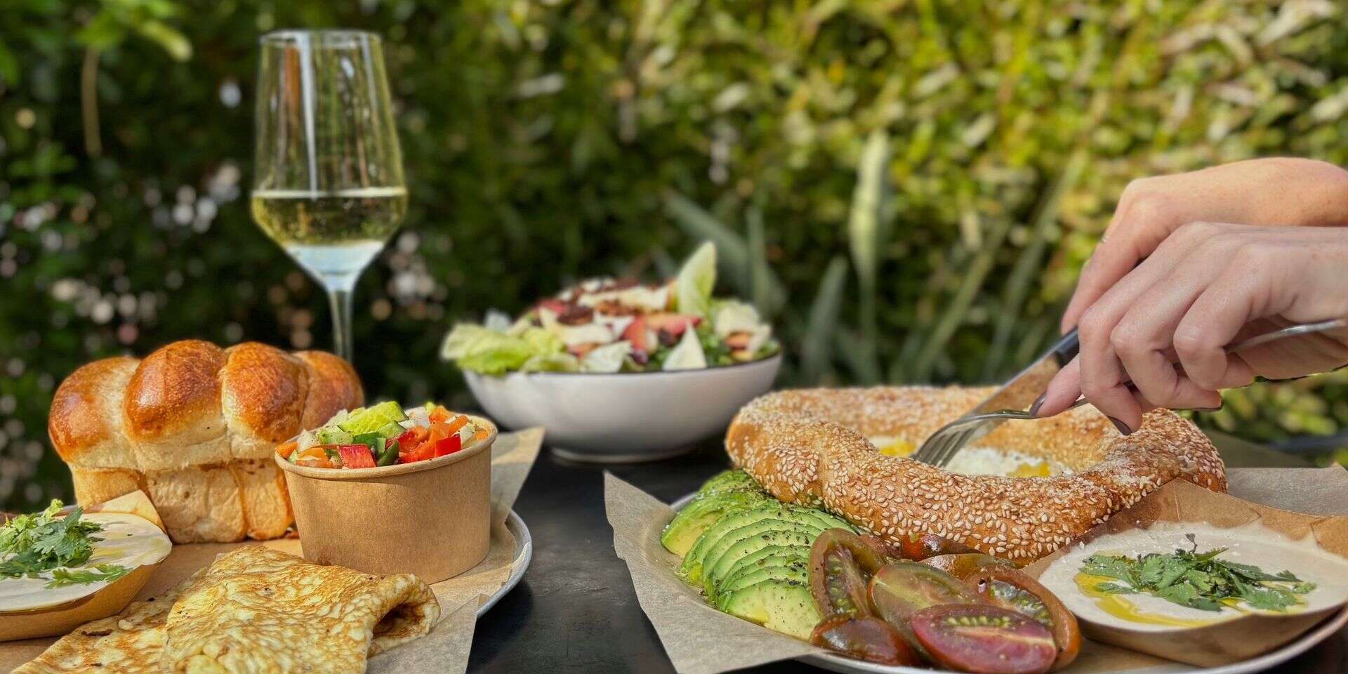 בית הקפה "נוף בחצר" , הילה יחימוביץ' קדמון