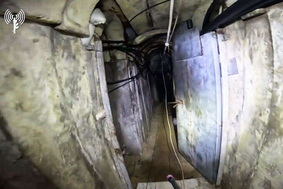 חטופים נוספים נמקים במנהרות החמאס , ללא קרדיט