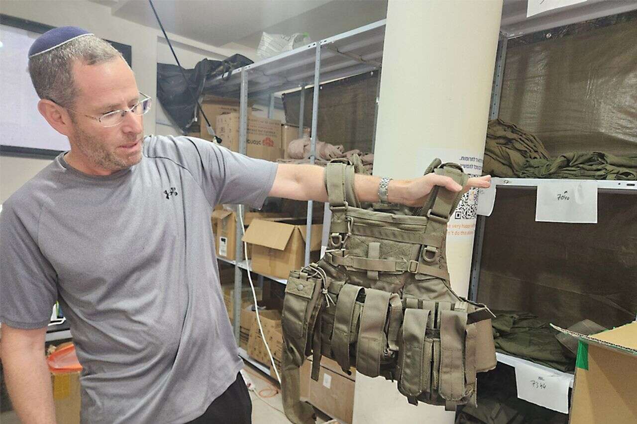 יוזמה אזרחית: מאות פריטי לחימה מחולקים לחיילי מילואים | ישראל היום