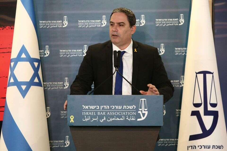 "החוק החדש - ניסיון להשתיק אותנו". עמית בכר, יו"ר לשכת עורכי הדין (ארכיון) , גדעון מרקוביץ