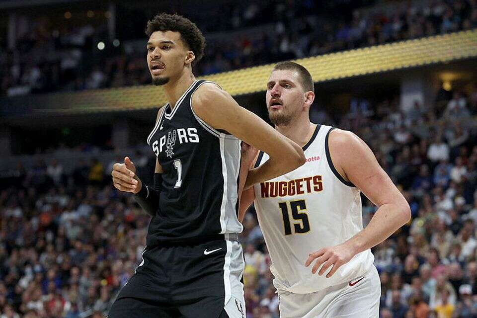 ויקטור וומבניאמה עם ניקולה יוקיץ' , Getty Images via AFP