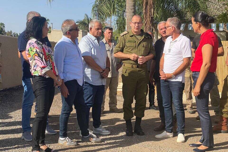 המזכיר הצבאי של ראש הממשלה, רומן גופמן בסיור בקו התפר , מועצת לב השרון