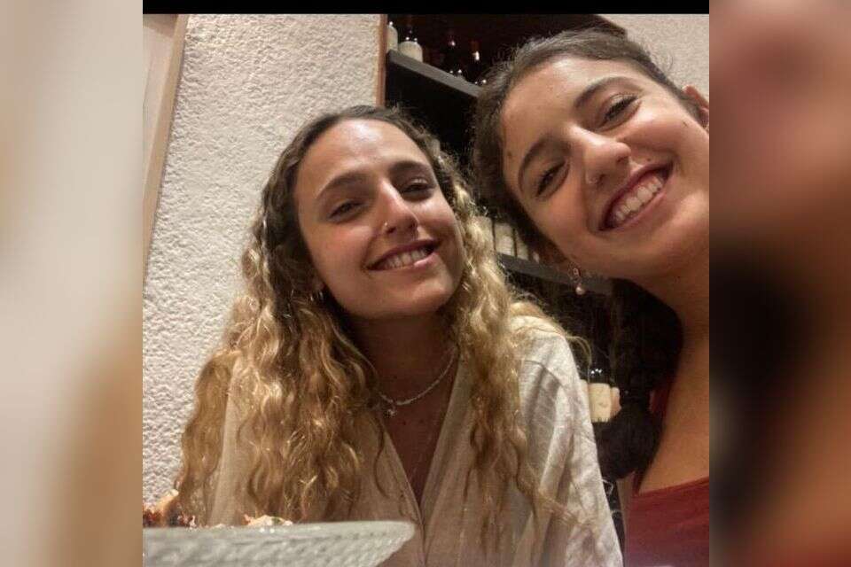 דריה (מימין) ורומי גונן , ללא