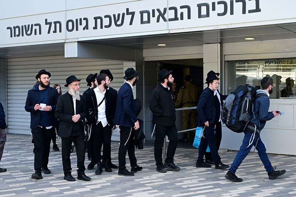 צעירים חרדים בבקו"ם (אילוסטרציה, למצלומים אין כל קשר לידיעה)
שיקלי: "הציבור החרדי הצעיר מראה סימני שינוי" , יוסי זליגר