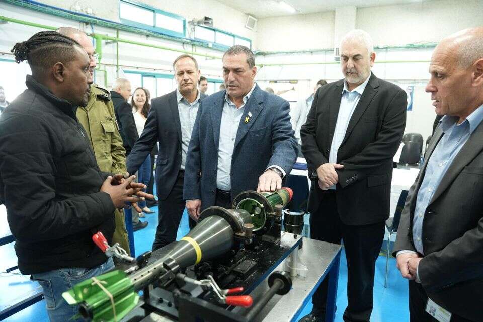מנכ"ל משרד הביטחון אייל זמיר במפעל אלביט , אגף דוברות וקשרי ציבור במשרד הביטחון