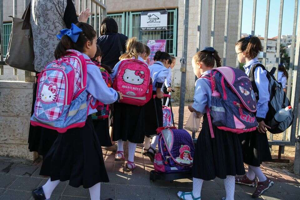 סמינר בנות יעקב , אורי לנץ