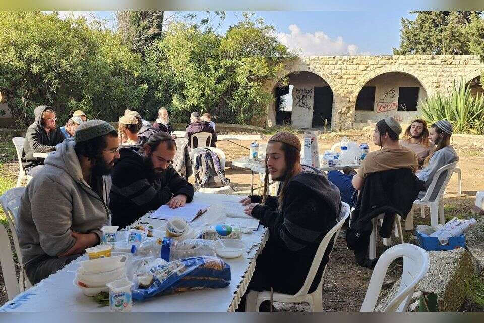 המבקרים ביישוב שא-נור , ללא