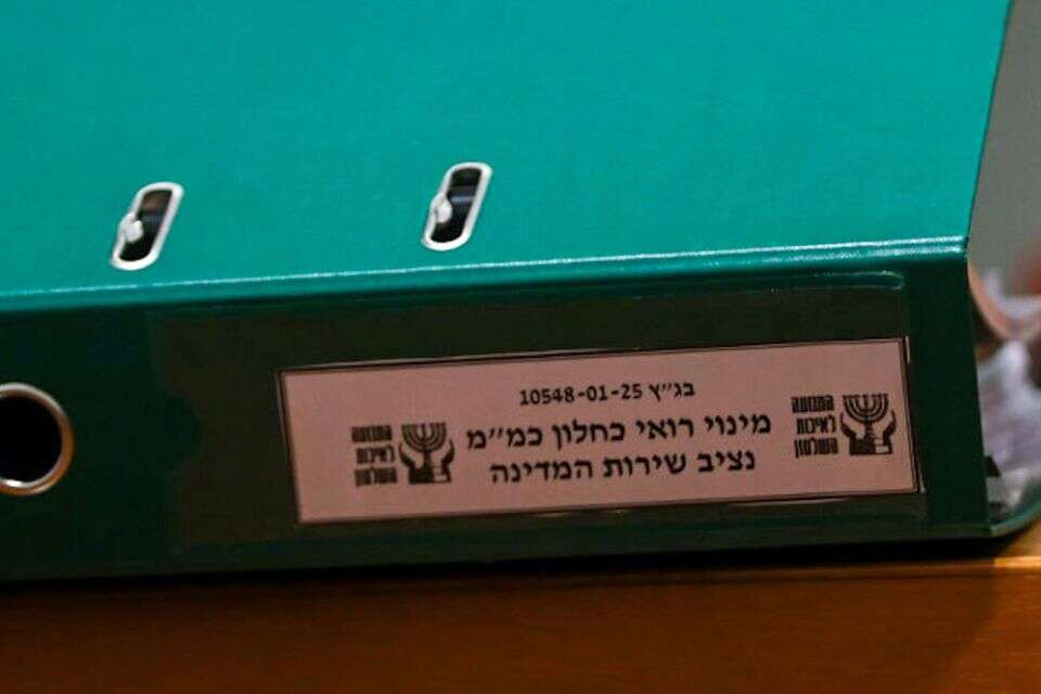 העתירה נגד מינוי נציב שירות המדינה , אורן בן חקון, עתירת רואי כחלון