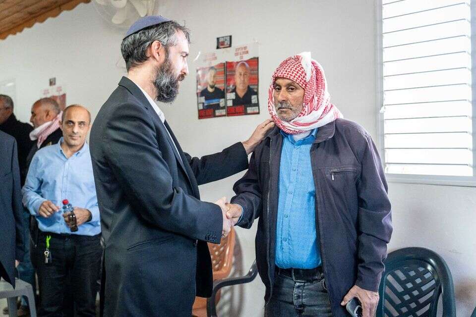 שלום וביטחון לכל אדם הם הערכים המרכזיים והעליונים של כל דת". המנחמים בבית משפחת אל-זיאדנה , Jacob Zaldin/Aish