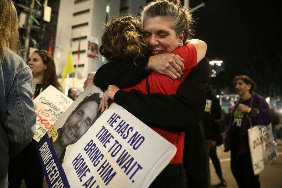 שמחה בכיכר החטופים בעת ההודעה על הגעה להסכם , גדעון מרקוביץ'