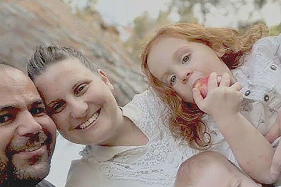 ירדן ביבס עם אשתו שירי והילדים. , ללא