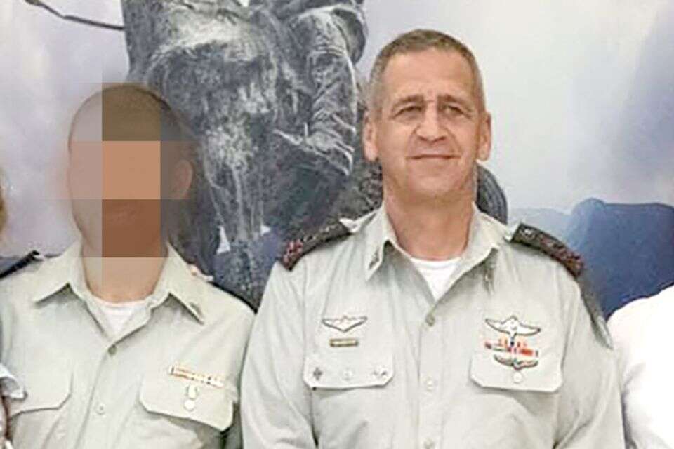 תא"ל ג' עם הרמטכ"ל הקודם כוכבי , .