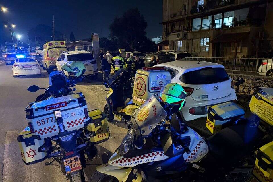 אישה בת 30 נדקרה למוות בקריית עקרון , דוברות מד"א