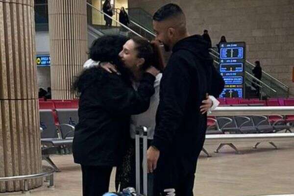 כוכבת שנות ה-90 נחתה בישראל , שמור במערכת "For Real"