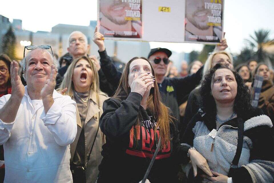 שמחת ההמון ברגע הידיעה שהמשוחררות בידי צה"ל , רויטרס