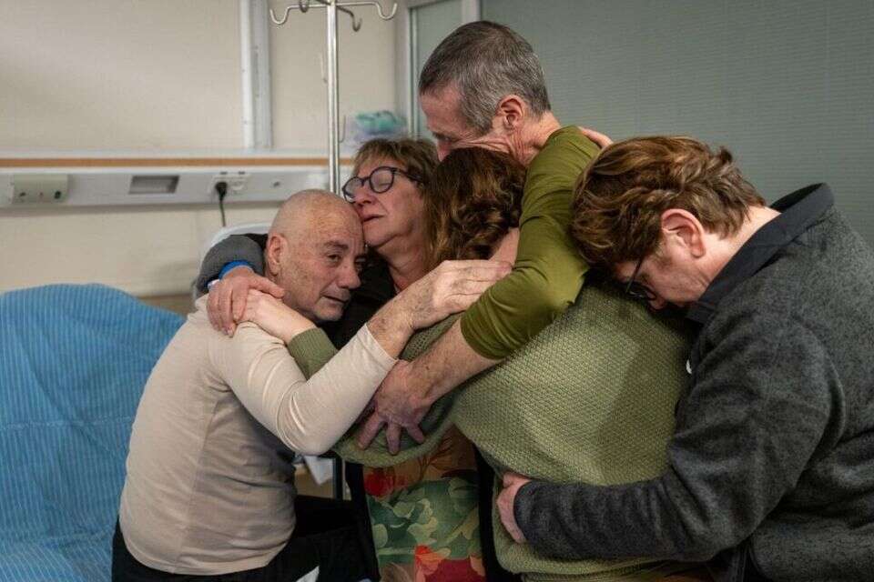פרננדו מרמן ולואיס הר במפגש עם משפחותיהם במרכז הרפואי שיבא בתל השומר , דובר צה"ל