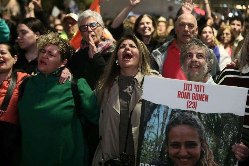 חגיגות בכיכר החטופים עם שחרור אמילי, רומי ודורון , גדעון מרוקביץ'