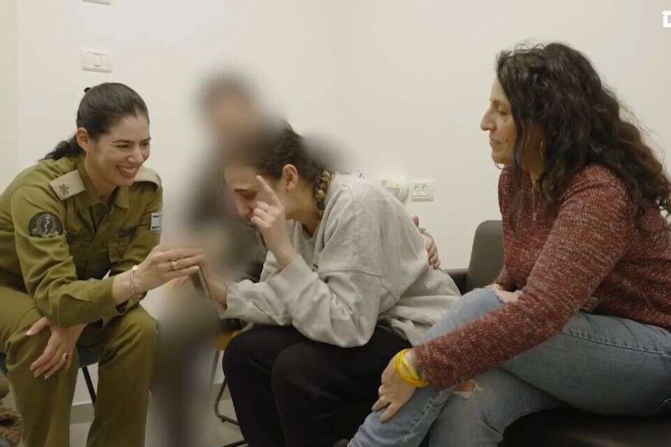 רומי גונן בשיחה הראשונה עם אבא איתן , דובר צה"ל