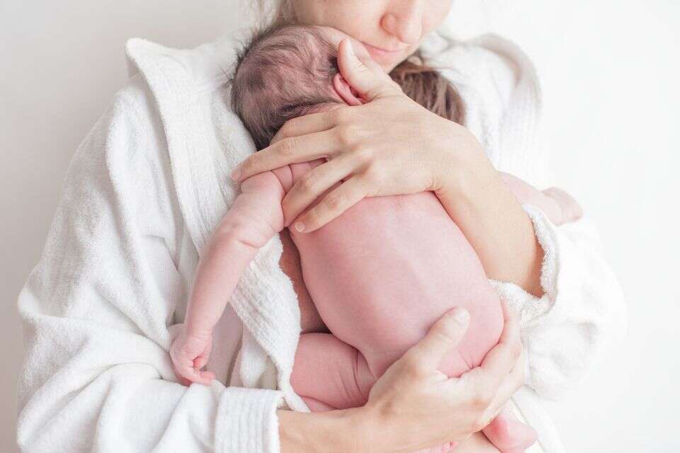 יולדת ותינוק (אילוסטרציה) , GettyImages