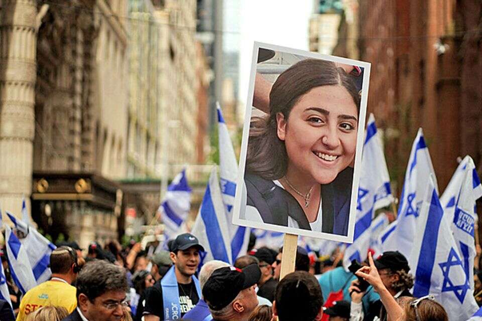 תמונתה של רוני אשל ז"ל בעצרת תמיכה בניו יורק , רויטרס