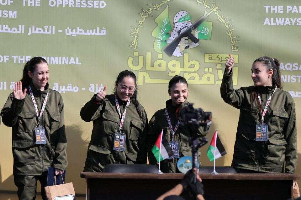 קרינה, נעמה, לירי ודניאלה , רויטרס