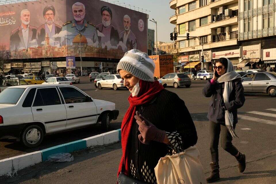 נשים צעירות בטהרן, בירת איראן , אי.פי
