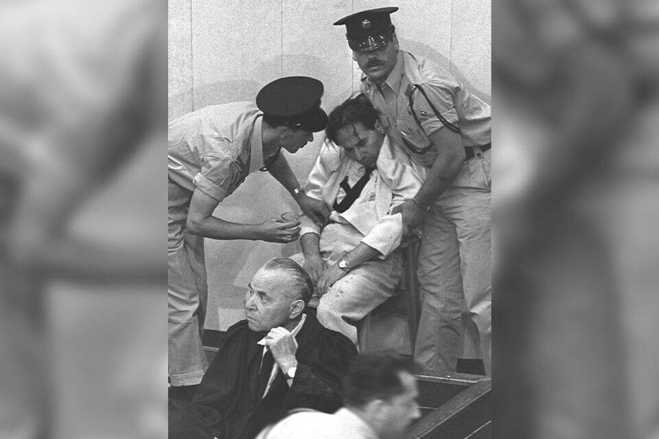 יוני 1961. די־נור אחרי שהתמוטט , לע"מ