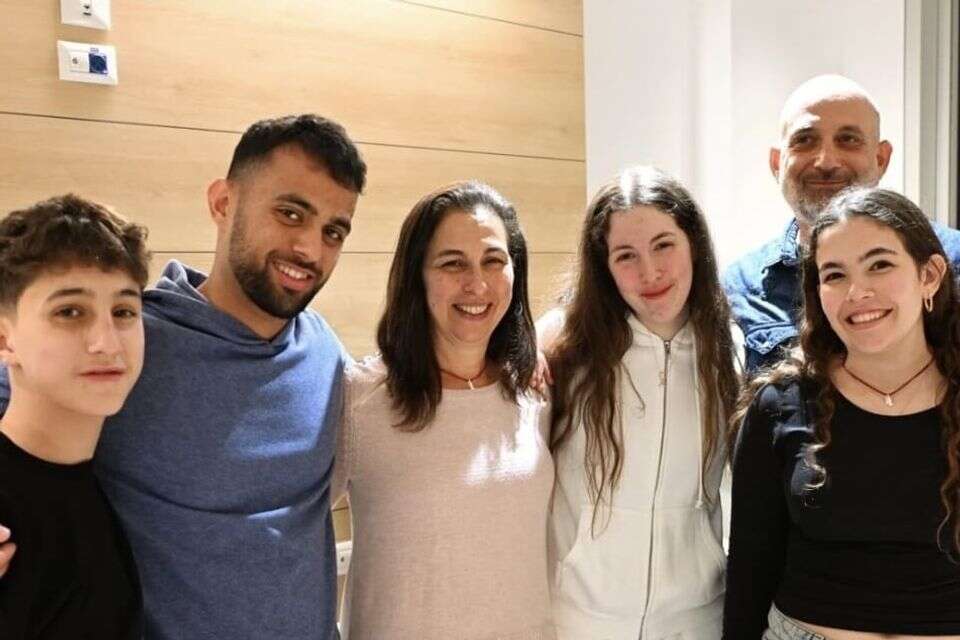 נעמה לוי במסר ראשון: "מודה לחיילים ולעם ישראל - ראיתי בשבי איך נלחמתם עליי" , ללא