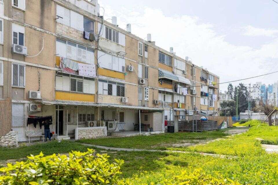 "חוק הגיוני שבמציאות הפך למבוך קפקאי". דיור ציבורי , לירון מולדובן
