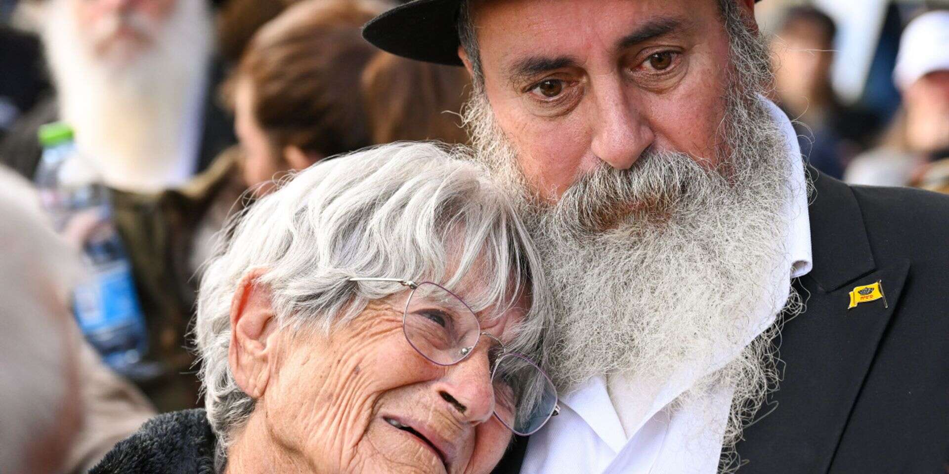 שרה וספי בהלווית נכדה ארנון ז"ל , 